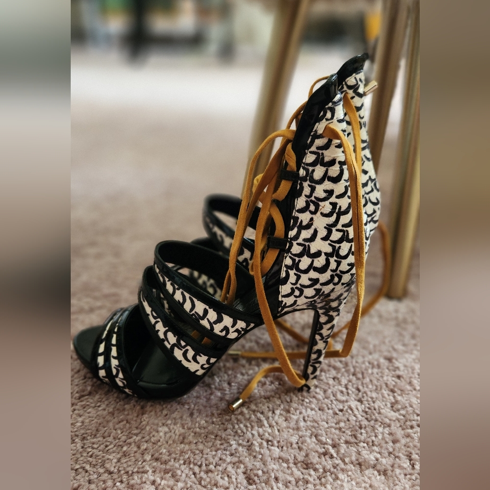 Aperlai Black and White Women's Heels